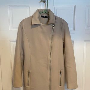 Mint condition princess cut cream colored coat with nice zipper accents.